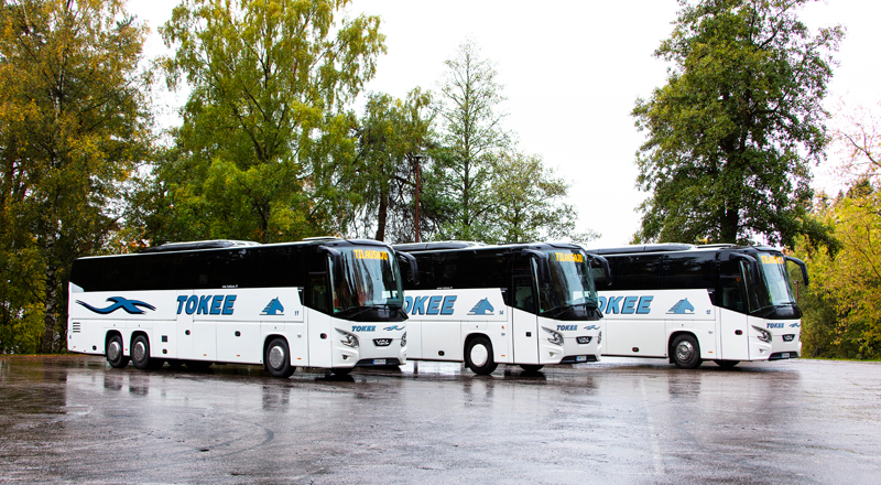 Tokeen Liikenteen laadukkaat 50-paikkaiset tilausajobussit